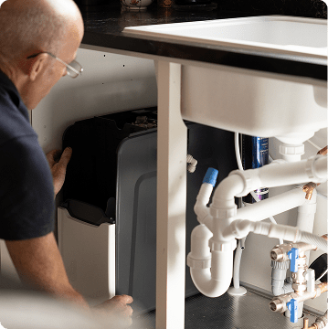 Water softener problems - engineer troubleshooting a water softener